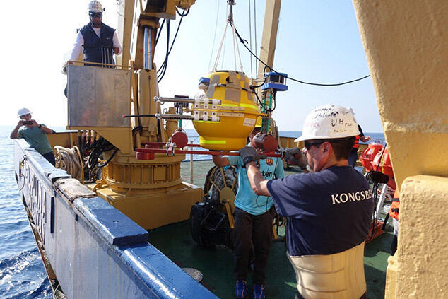 Placing seafloor monitoring equipment on the sea bed