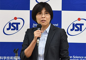 秋枝 静香氏