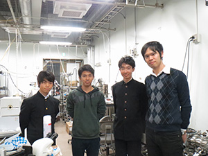 画像：指導教員の中西勇介先生、永田雅貴院生とともに