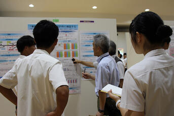 全国の中高校生や大学生、教員、専門家が統計探究をテーマに交流することで、「統計・データサイエンスの学びと繋がりの場」を創出しています。の画像