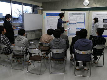 地域と連携した課題研究や探究型の学習プログラムの実践例を共有し、参加校の指導計画の改善や教員の指導力の向上を目指しています。の画像