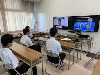 "九州から宇宙を"を合言葉に、県内外の高校と連携し、国際競争の激しい宇宙ビジネスを題材に、イノベーション創出人材の育成に取り組んでいます。の画像