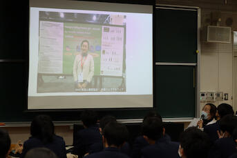 理系女子生徒を主な対象としたキャリア講演(青鵲新STEAMガールズレクチャー)を大学との連携で行い、一層の深化を目指していますの画像