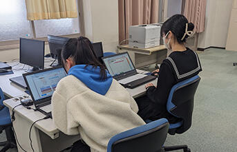 SSH小学生講座として、三重大学教育学部及びアドミッションセンターの協力を得て、同校2年生が小学校で理数科目の授業実践を行っていますの画像