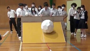 「MCチャレンジ」と題したクラス対抗競技形式のものづくりイベントを行ったところ盛り上がり、生徒・参加者に大変好評でしたの画像