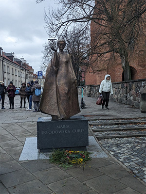 Maria Skłodowska-Curie Monument, Warsaw