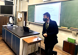 yamauchi giving a lecture