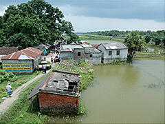 Poor polder drainage and sedimentation resulted in inundation up to the levels of discoloration on the buildings (Kapotakho in Khulna District)