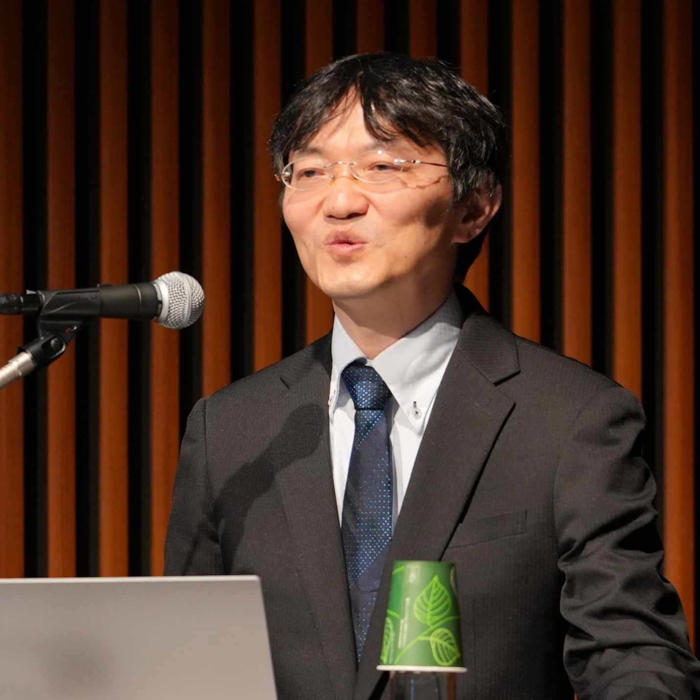 岡村勝文 氏