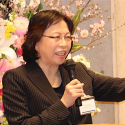 Chien Chou 氏