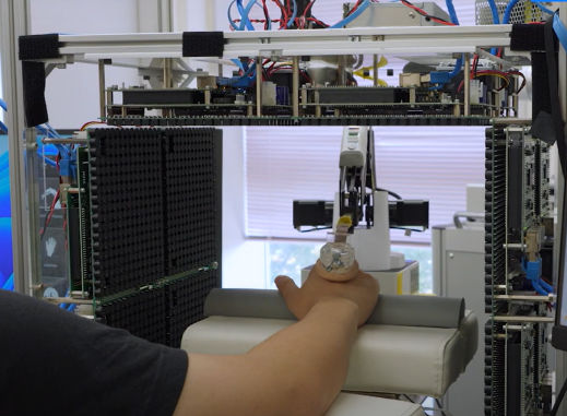 The device developed for tactile feel comparison