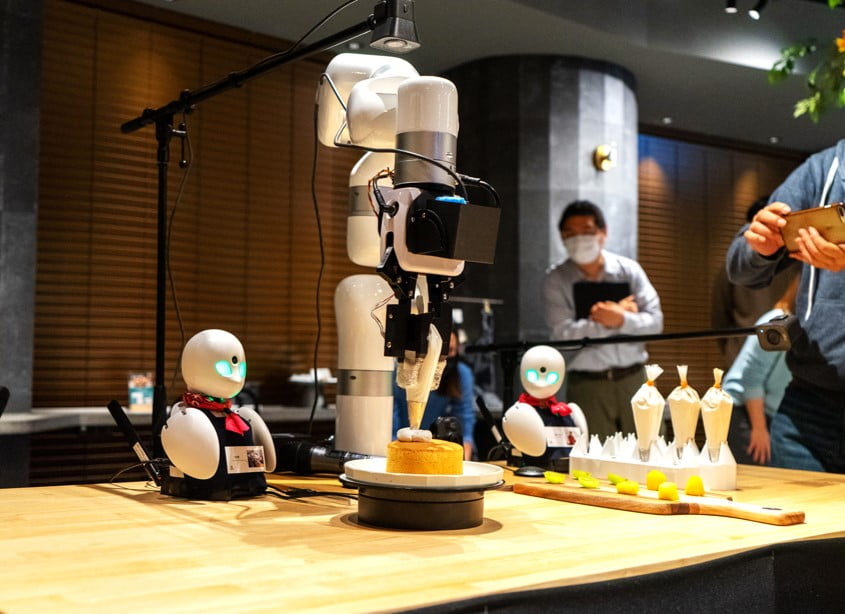 2人の重度身体障害者によるパンケーキ共創トッピングの実現