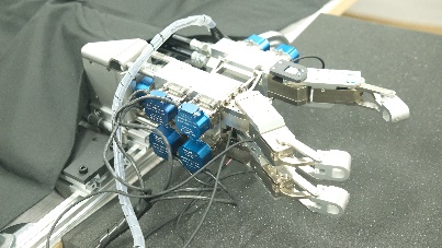 図3 回転式油圧アクチュエータハンドの一次試作機