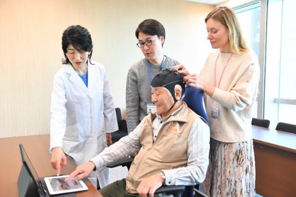 図3)各種生体情報(脳波データ)の収集と解析