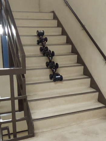 共同発表 高さ１ｍの段差や階段を登ることができるヘビ型ロボットを開発 ｉｍｐａｃｔタフ ロボティクス チャレンジによるプラント点検用ヘビ型ロボット