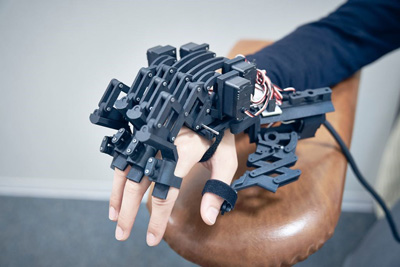 Note1Exoskeletal robot hand