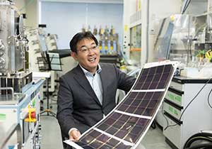 ペロブスカイト太陽電池を高性能化 鉛フリーで環境・人体への影響少なく