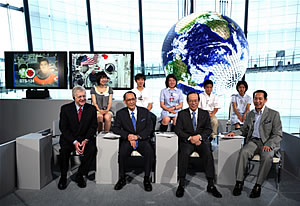星出宇宙飛行士、宇宙から福田総理、渡海大臣らと交信
