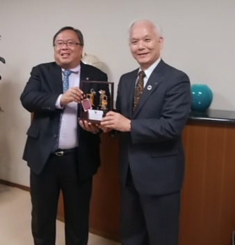 photo:H.E. Mr. Bambang Brodjonegoro (left) and Dr. Hamaguchi Michinari