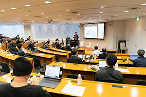 Each speaker spoke enthusiastically about their ongoing research trends until the last minute. Researchers from diverse fields exchanged opinions from a broad range of perspectives.
