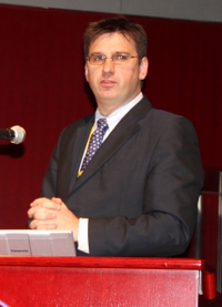 Bruce Stephan Tether教授(英国マンチェスター大学)