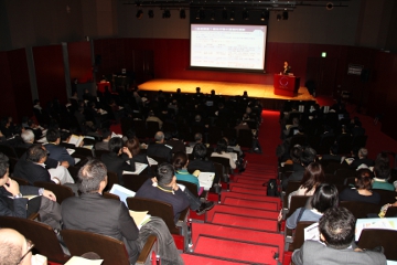 原辰徳講師（東京大学）の講演を聞く参加者