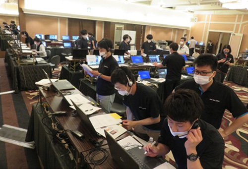 試験監督を行う科学委員会