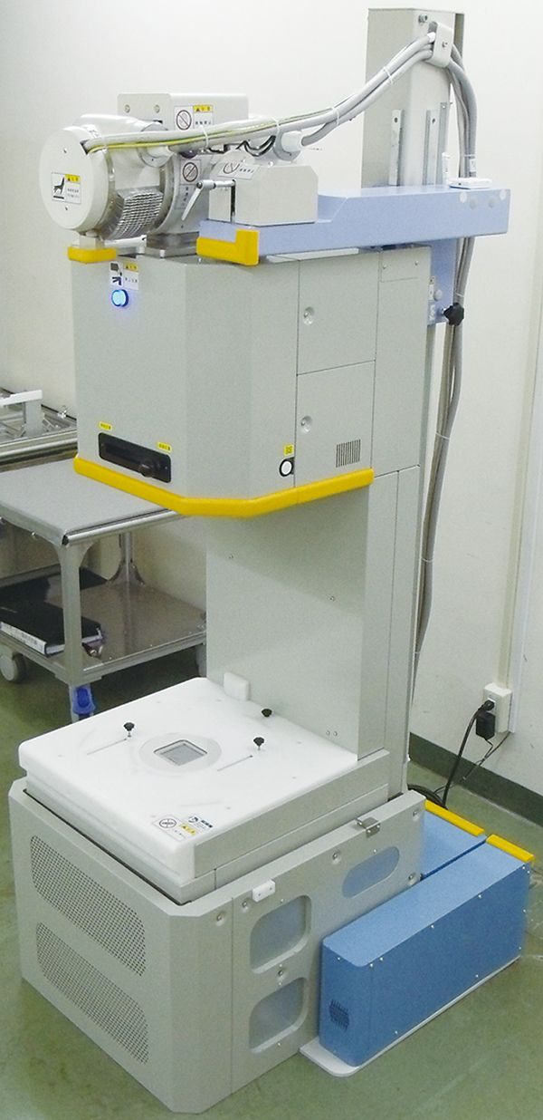 Ｘ線撮影装置 縦型試作機（提供：コニカミノルタ株式会社）